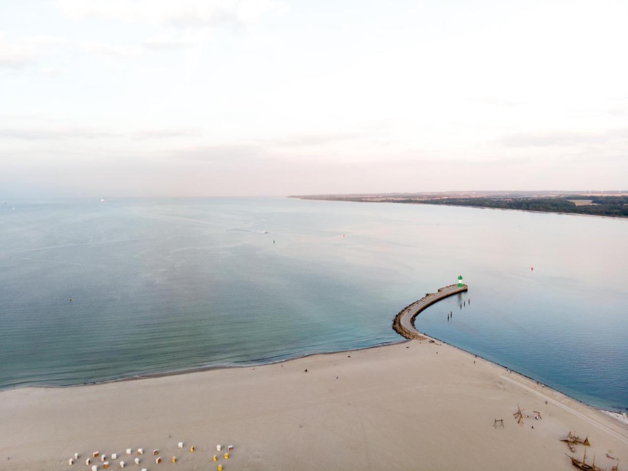 Отель Aja Travemuende Любек Экстерьер фото